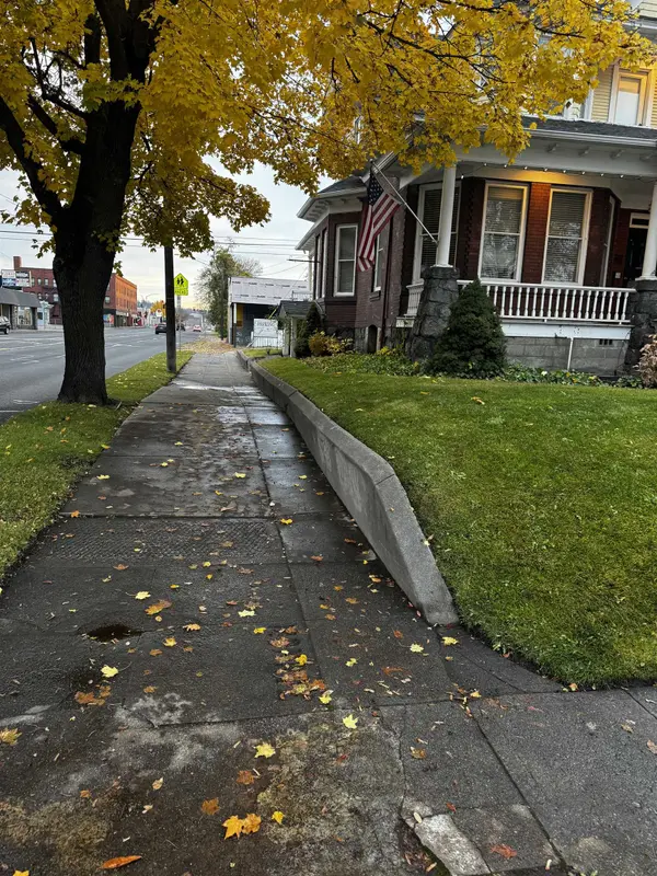 1001 AUGUSTA Ave, Spokane, WA 99205