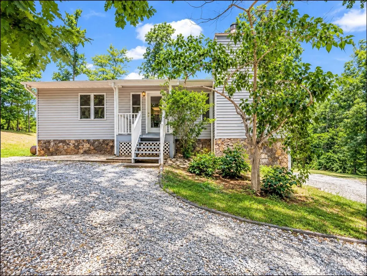 1943 Landrum RD, Columbus, NC 28722