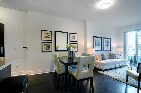 35 Balmuto ST #1810, Toronto C01, ON M4Y 5W4