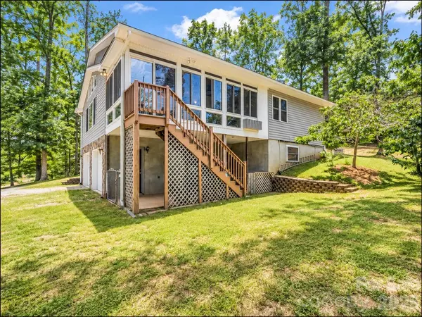 1943 Landrum RD, Columbus, NC 28722