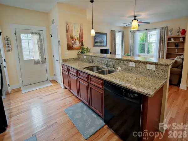 3 Byrdcliffe LN, Asheville, NC 28805