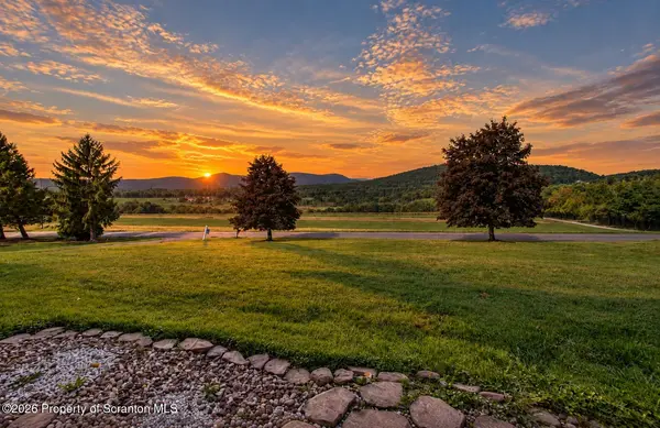726 Post Hill RD, Falls, PA 18615