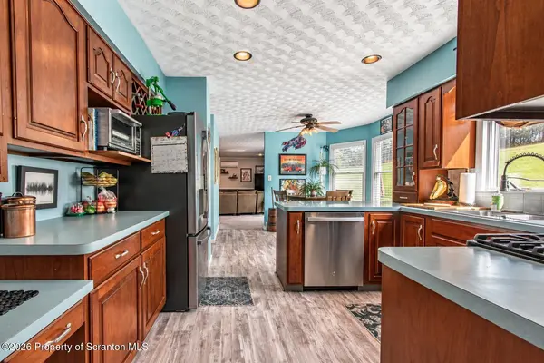 726 Post Hill RD, Falls, PA 18615