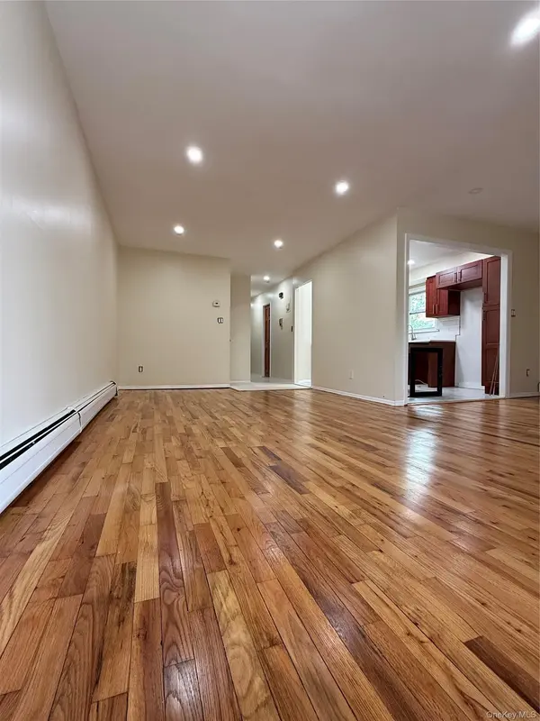 164 84 Ave, Jamaica Hills, NY 11432