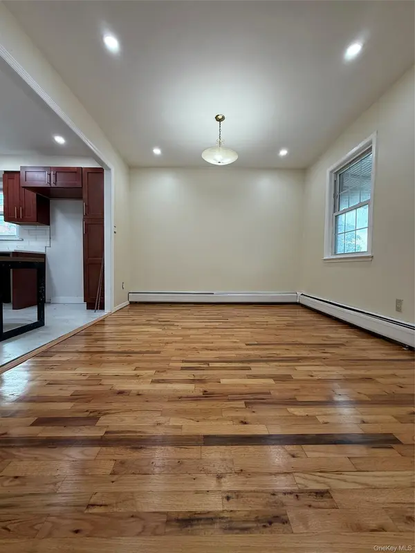 164 84 Ave, Jamaica Hills, NY 11432