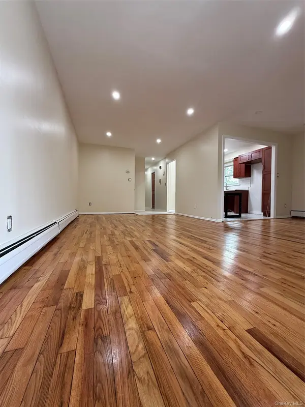 164 84 Ave, Jamaica Hills, NY 11432