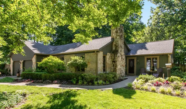 6553 Lana CT E, New Palestine, IN 46163