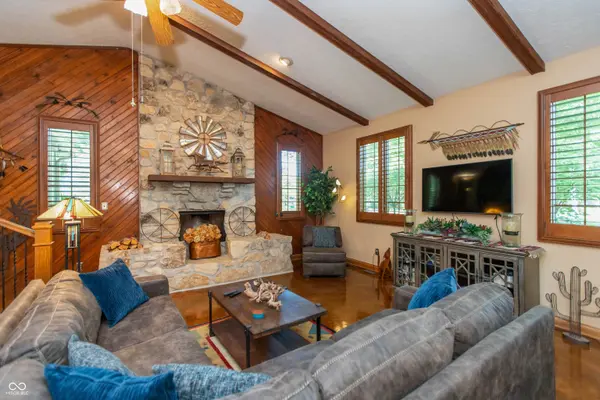 6553 Lana CT E, New Palestine, IN 46163