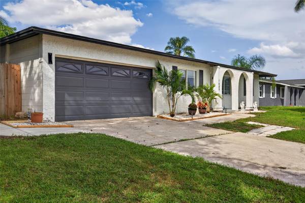 1689 PENNSYLVANIA AVE NE, St Petersburg, FL, 33703 photo 3