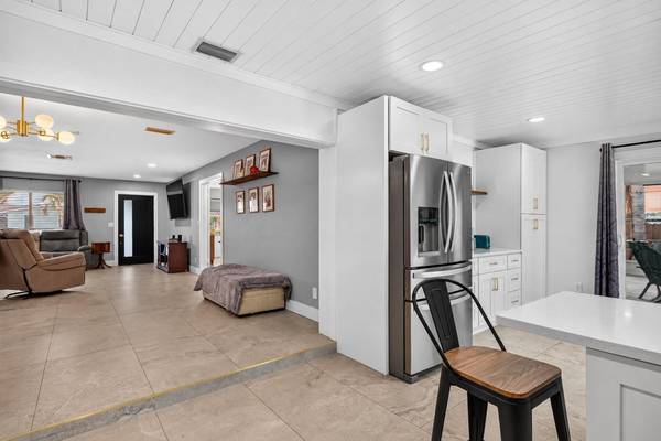 1689 PENNSYLVANIA AVE NE, St Petersburg, FL, 33703 photo 9