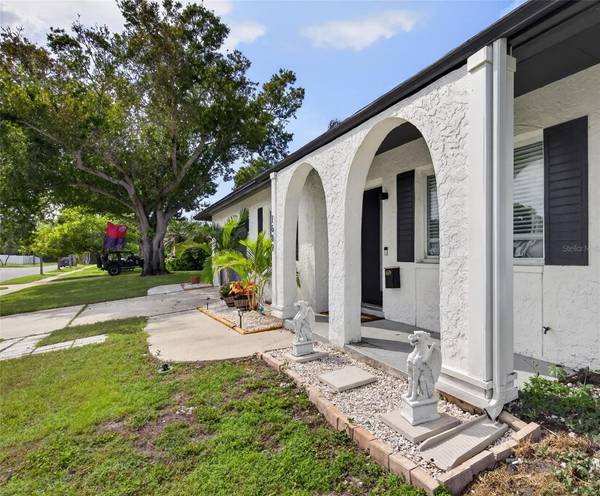 1689 PENNSYLVANIA AVE NE, St Petersburg, FL, 33703 photo 4