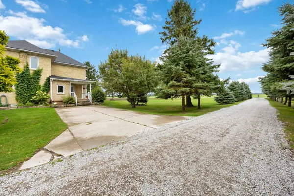 5458 Douglas Line, Plympton-wyoming, ON N0N 1J5