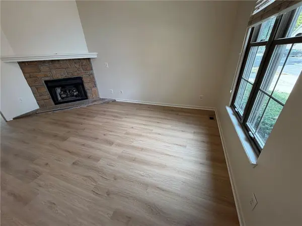 11605 W 113th ST, Overland Park, KS 66210