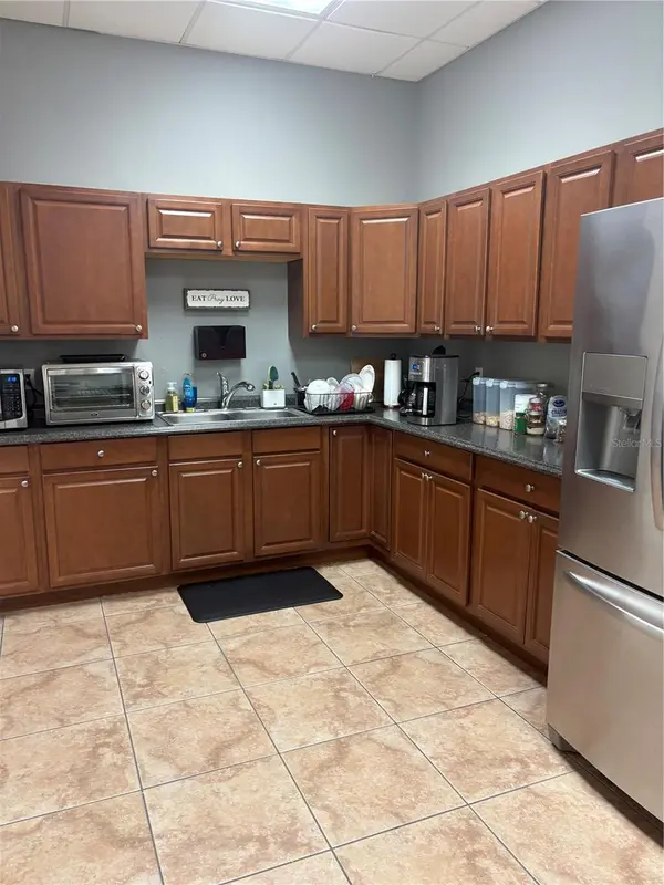 200 W BAY DR, Largo, FL 33770