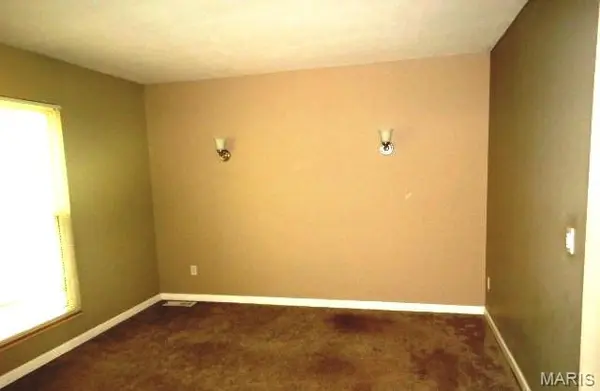 6671 Flowerfield Ln #B, Florissant, MO 63303