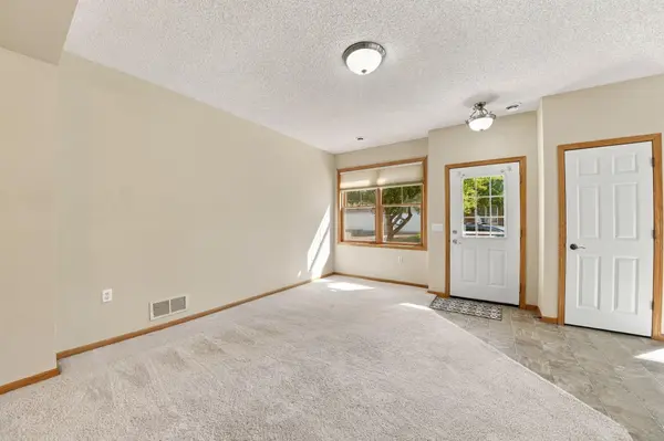 468 Hayes DR, Hastings, MN 55033