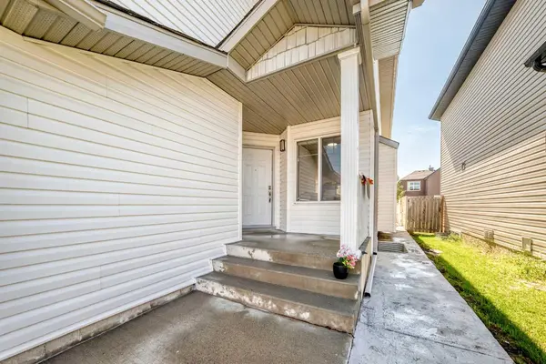 218 Saddlefield PL NE, Calgary, AB T3J4Z3