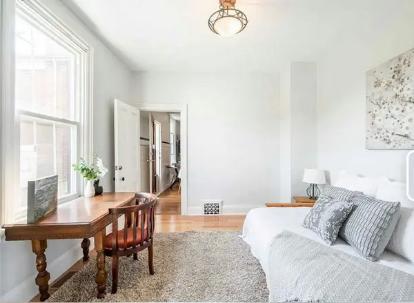 137 Denison Ave AVE #Suite A 2nd Floor, Toronto C01, ON M5T 2N2