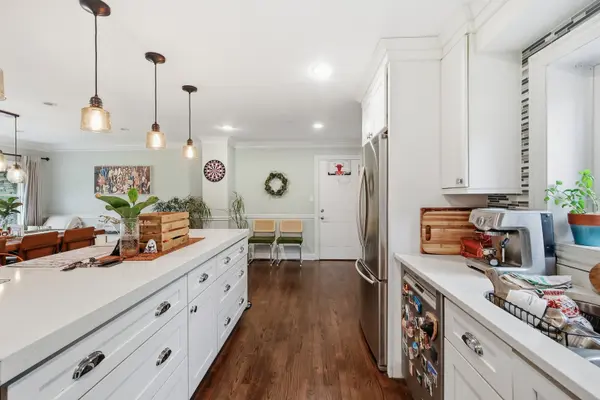 1006 W Frontenac DR, Arlington Heights, IL 60004