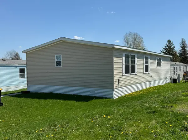 2214 Lark LN NW, Stewartville, MN 55976