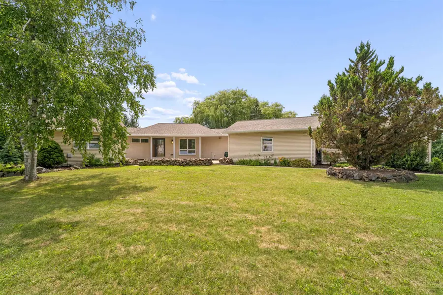 N1998 N RIVER RD, Campbellsport, WI 53010