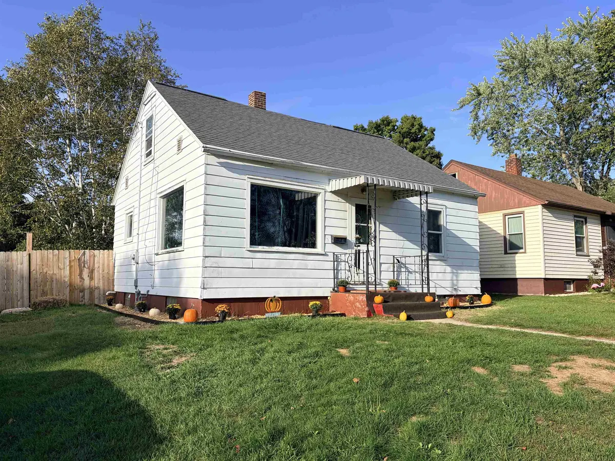 207 ROLLAND ST, Algoma, WI 54201-1140