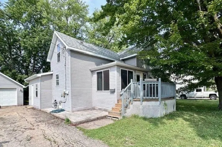 533 E PEARL ST, Seymour, WI 54165