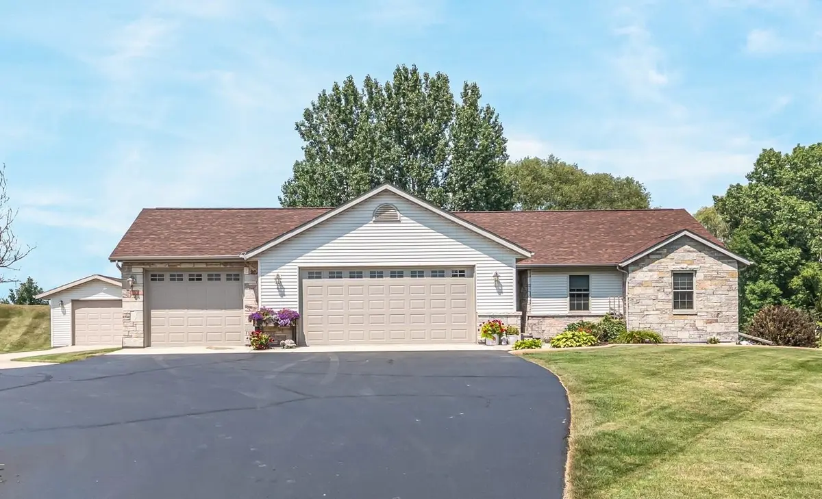 206 DONOVAN CIR, Rosendale, WI 54974