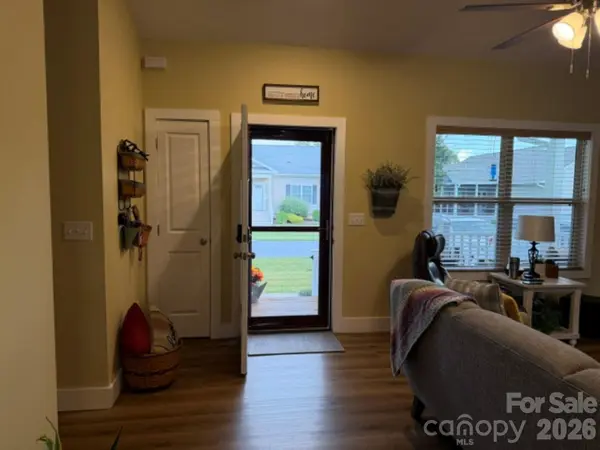 27 Day Lilly CT, Hendersonville, NC 28739