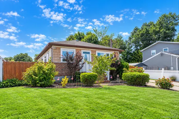 58 Morton ST, Brentwood, NY 11717