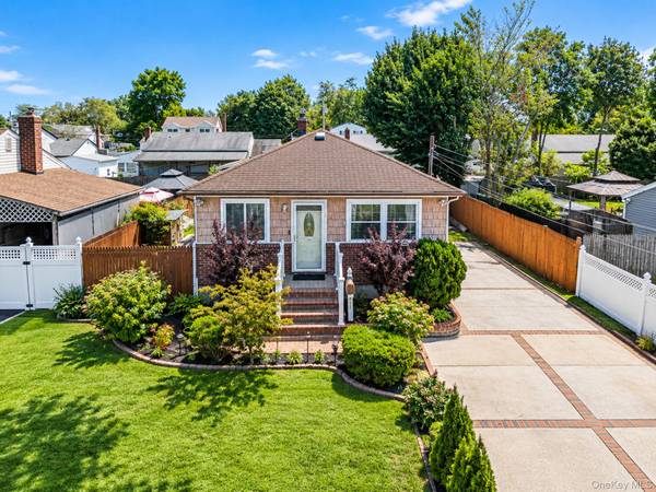 58 Morton ST, Brentwood, NY 11717