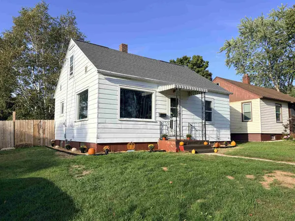 207 ROLLAND ST, Algoma, WI 54201-1140