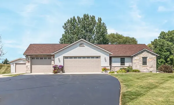 206 DONOVAN CIR, Rosendale, WI 54974