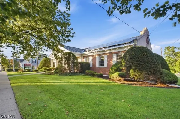 29 Trinity St, Newton Town, NJ 07860