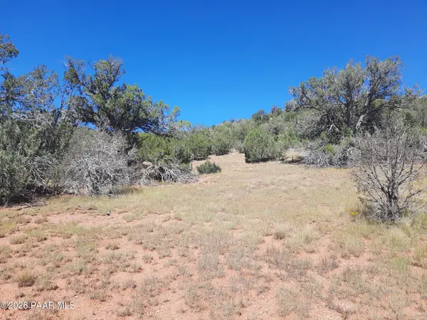 30260 W Circle DR, Seligman, AZ 86337
