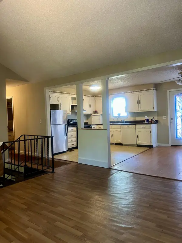 2079 Talking Rocks RD, Branson West, MO 65737