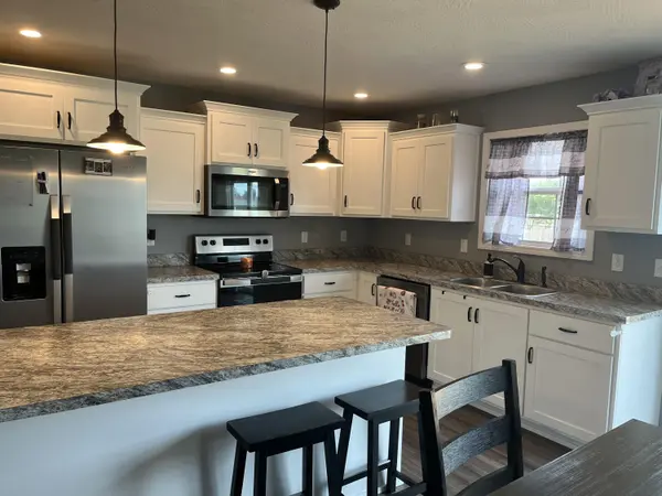 217 Karen CIR, Seymour, MO 65746