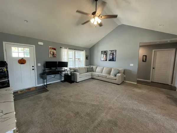 217 Karen CIR, Seymour, MO 65746