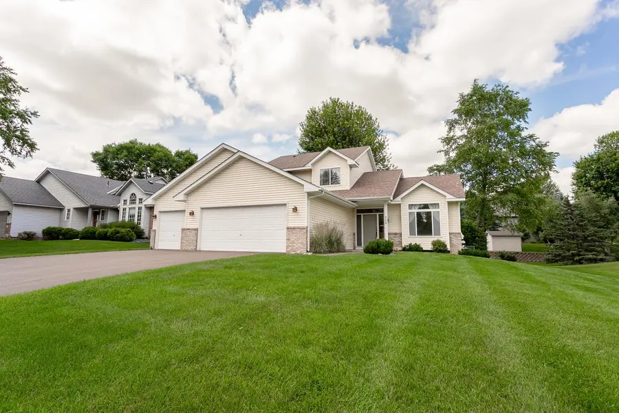 8284 Ashford RD, Woodbury, MN 55125