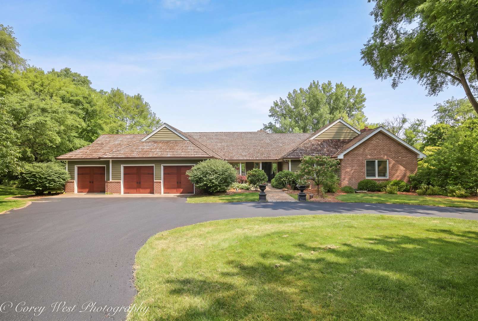 39W944 Deer Run DR, St. Charles, IL 60175