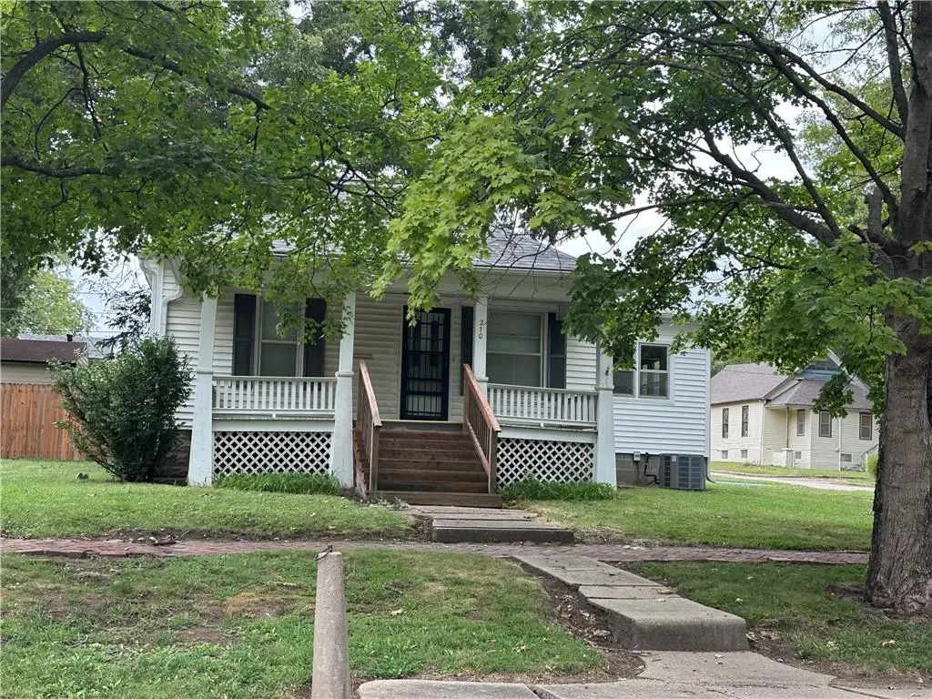 210 E Shawnee ST, Paola, KS 66071