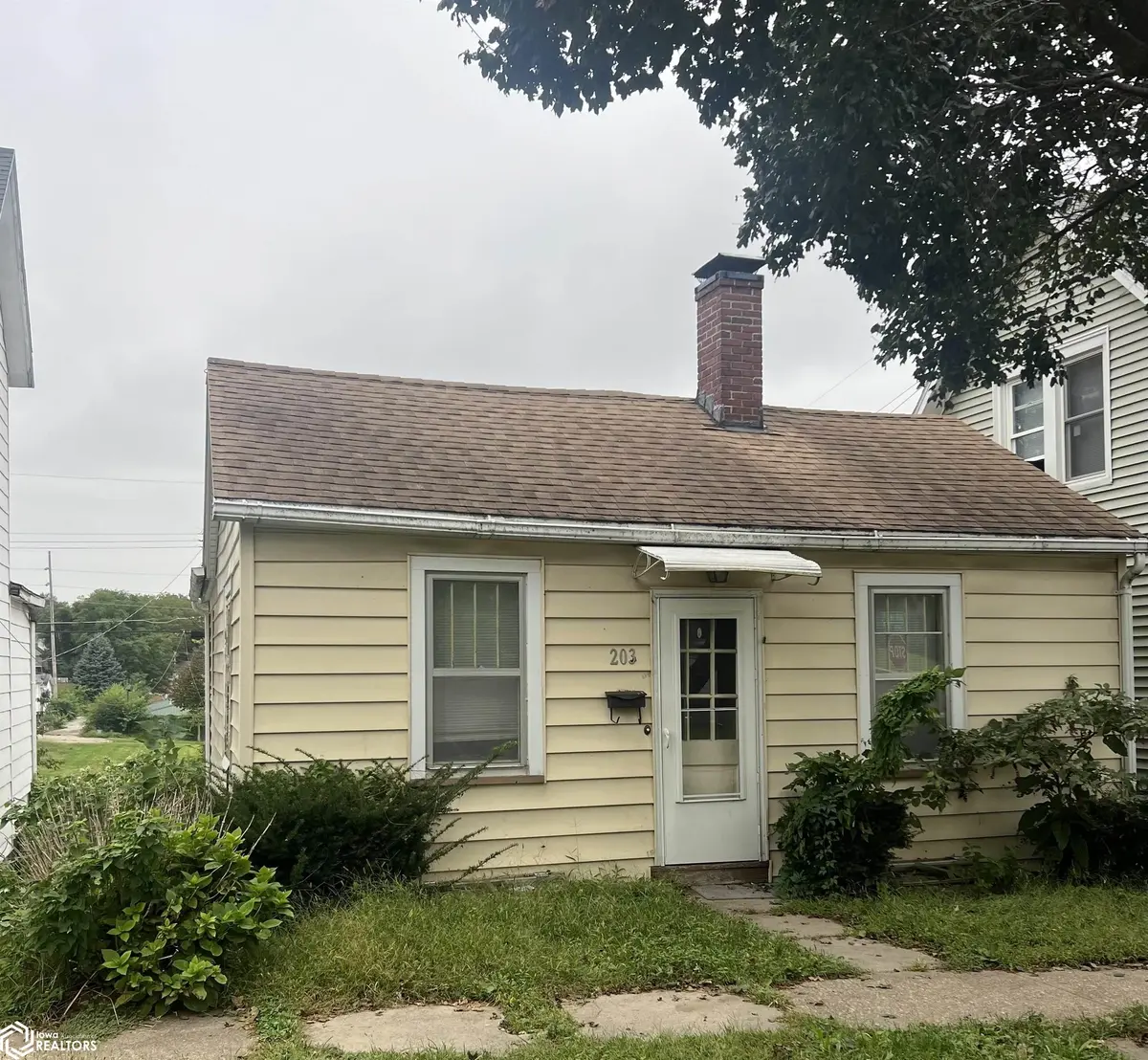 203 S 9th ST, Burlington, IA 52601
