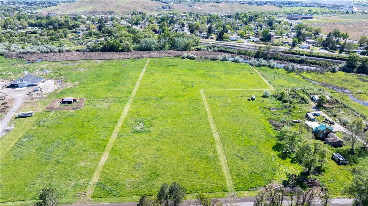 62727 E Grover PR NE, West Richland, WA 99353