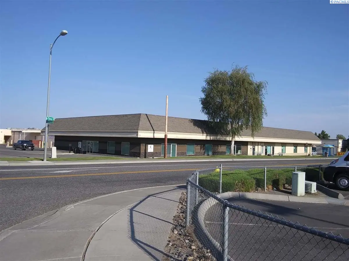 1313 N Young St, Kennewick, WA 99336