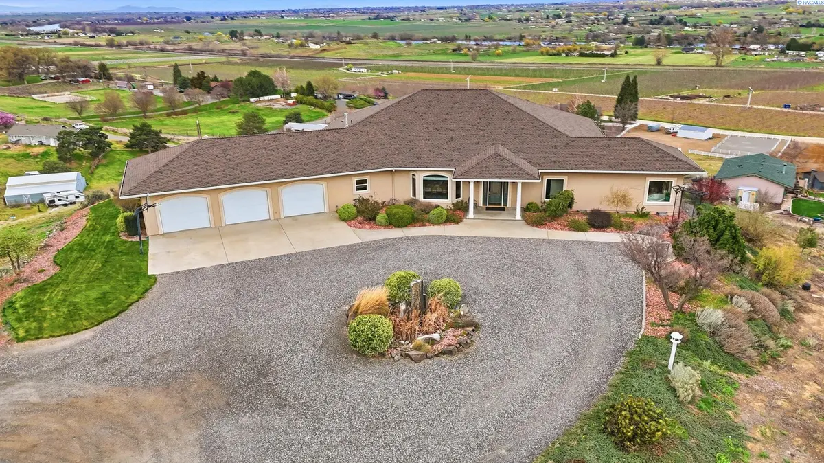 21509 S Davlor PR SW, Prosser, WA 99350-8814