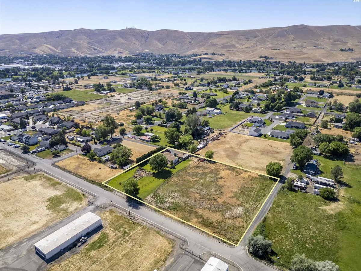 340 S Nunn Road, Prosser, WA 99350