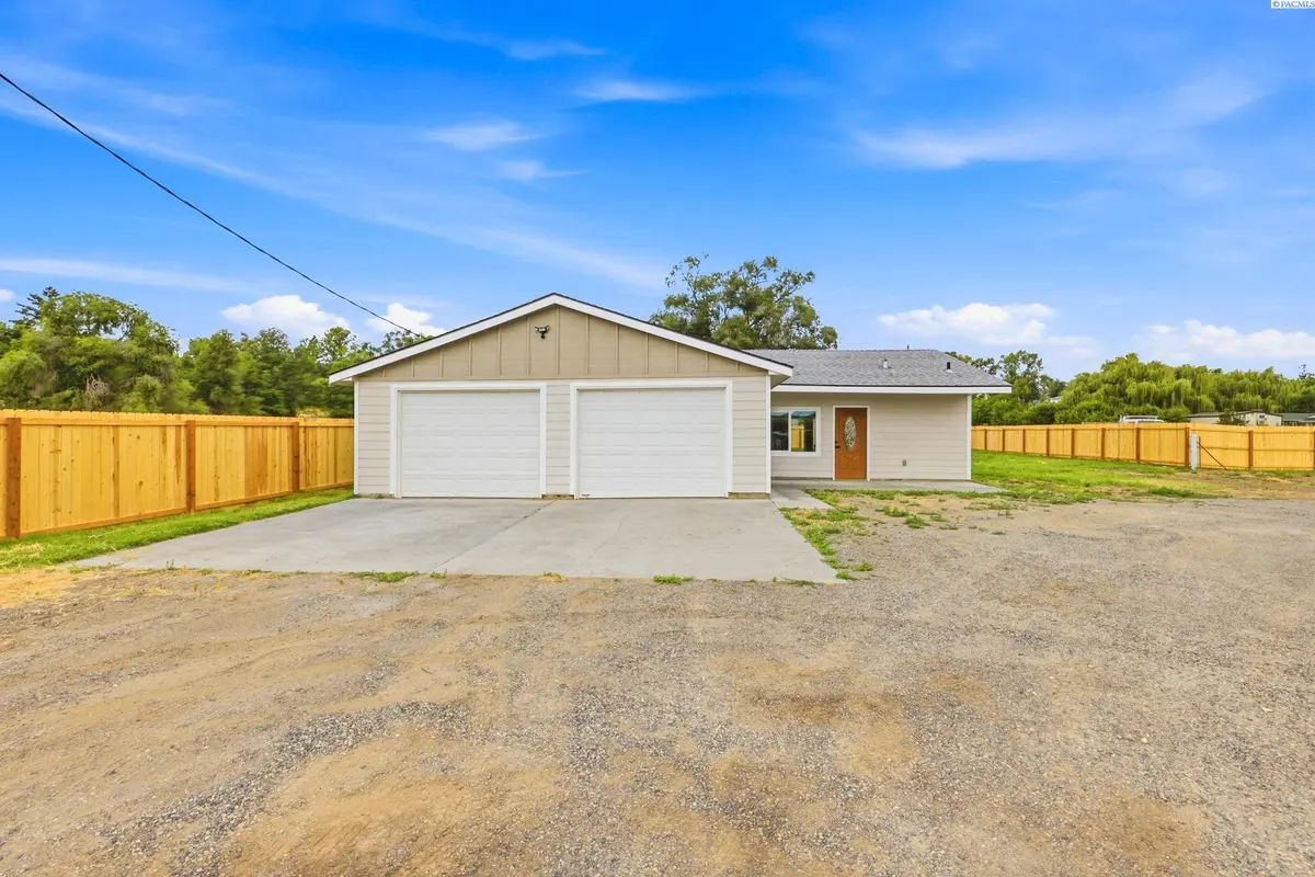 1001 E 7th Street, Benton City, WA 99320