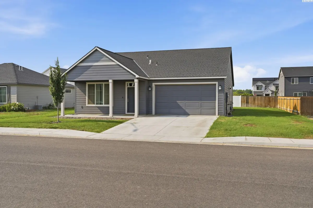 403 Emerald Ave, Grandview, WA 98930
