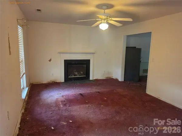 6002 Spanish Moss LN, Charlotte, NC 28262