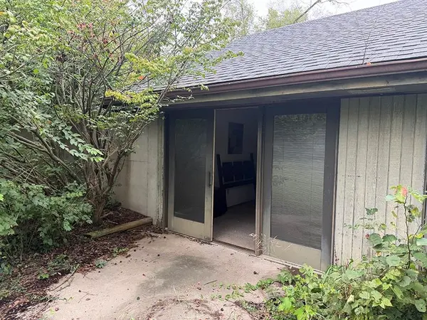 1405 Lynwood CT, Liberty, MO 64068